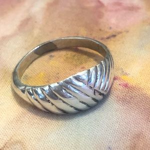 Vintage Unique Sterling silver line textured ring